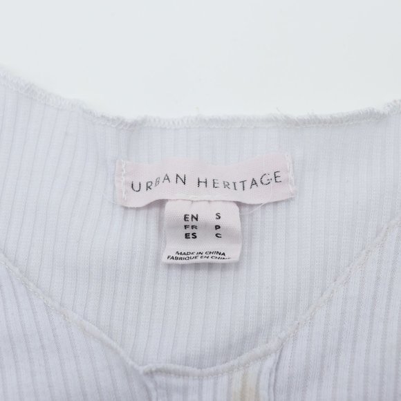 White cropped,button top - Picture 3 of 4